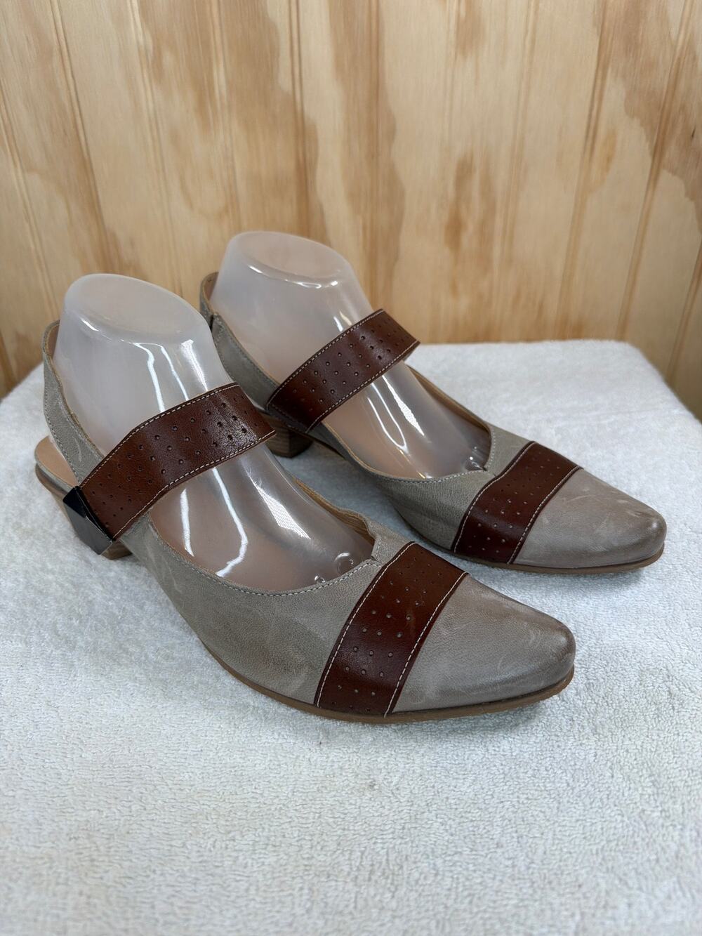 Vintage Fidji Two Tone Leather Slingback Pumps Taupe Pointed Toe EU42 US10 NWOT